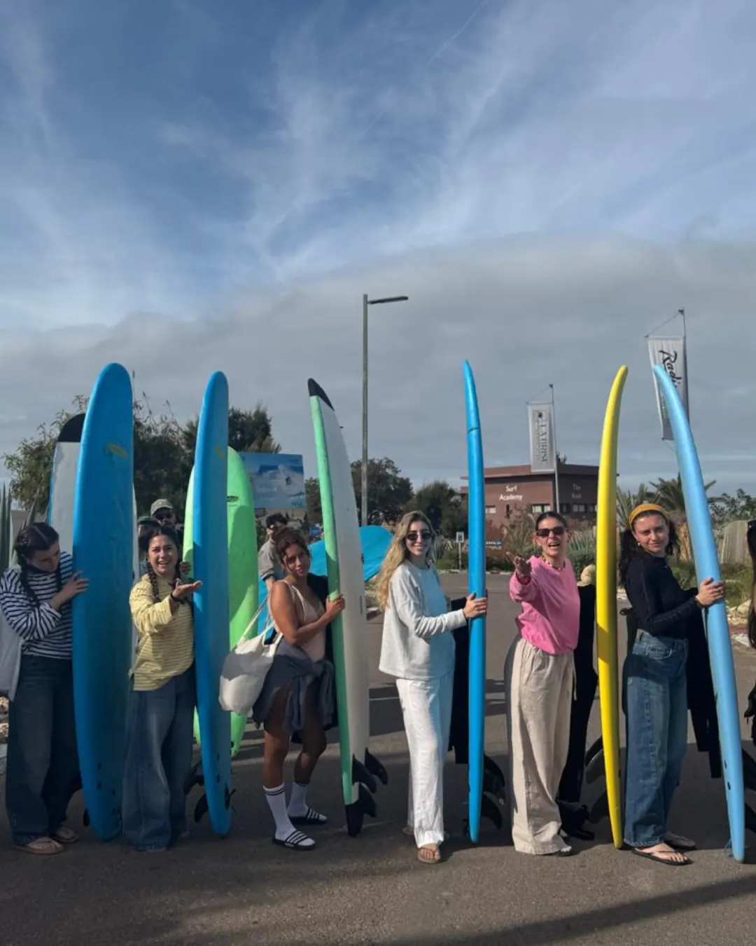 Voyageurs solo au surf camp de Taghazout