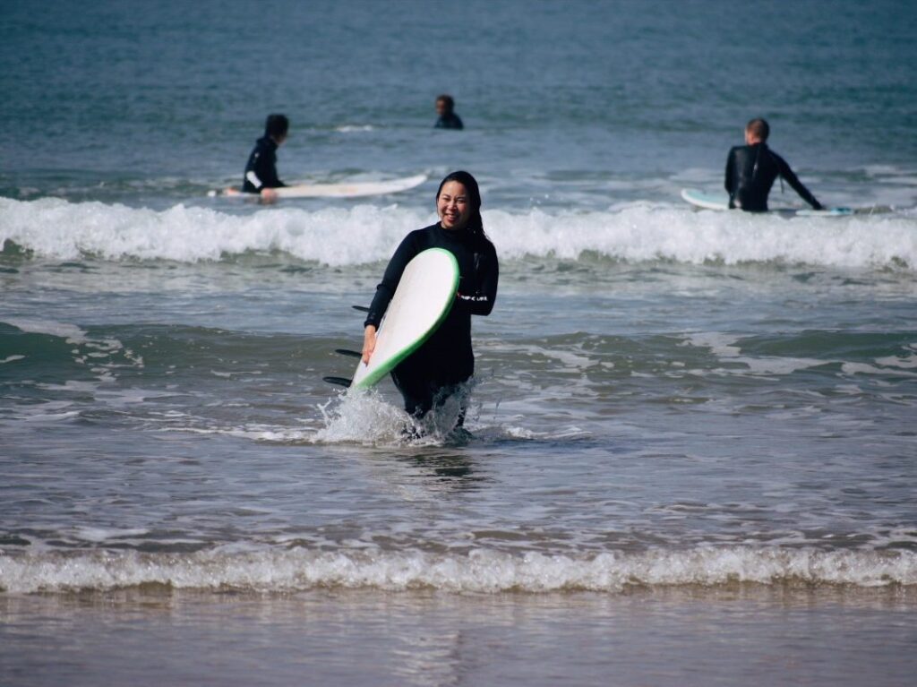 women surfing in taghazout